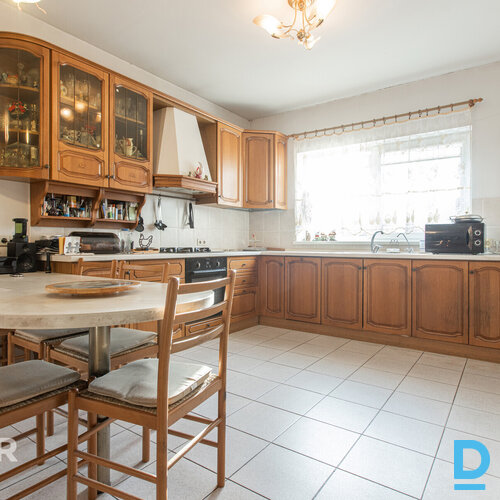 Ģimenēm ideāla atrašanās vieta – tikai 500 metri līdz Ādažu vidusskolai! Pārdoda