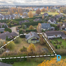 Идеальное расположение для семьи — всего 500 метров до Адажской средней школы! П