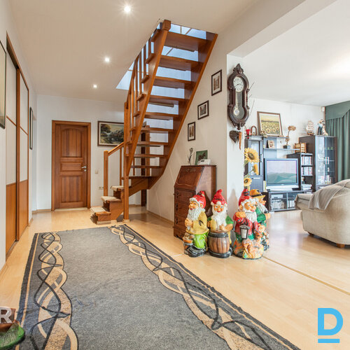 Ģimenēm ideāla atrašanās vieta – tikai 500 metri līdz Ādažu vidusskolai! Pārdoda