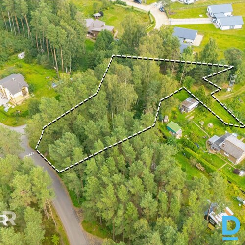 Pārdošanā 3100 m² zemes gabals privātai apbūvei netālu no jūras un Ādažiem.Dzīvo