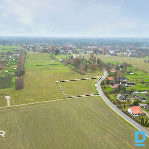 Pārdošanā 5430 m² zemes gabals privātai apbūvei Raganā.Zeme atrodas savrupmāju a