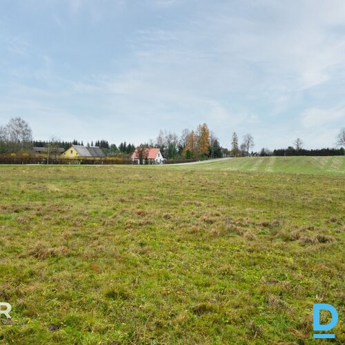 Pārdošanā 5430 m² zemes gabals privātai apbūvei Raganā.Zeme atrodas savrupmāju a