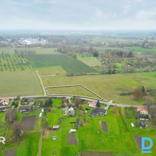 Pārdošanā 5430 m² zemes gabals privātai apbūvei Raganā.Zeme atrodas savrupmāju a