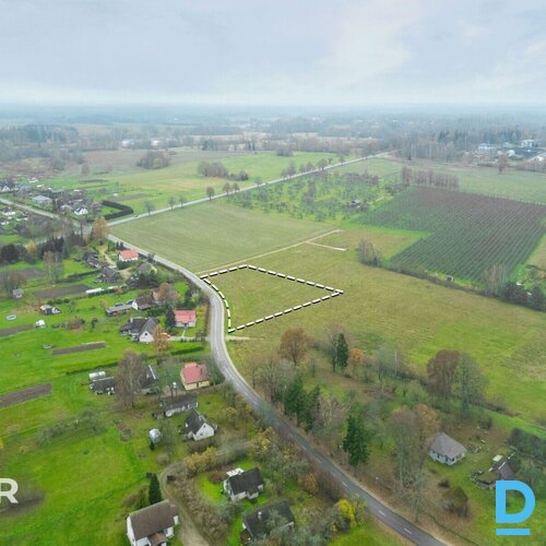 Pārdošanā 5430 m² zemes gabals privātai apbūvei Raganā.Zeme atrodas savrupmāju a