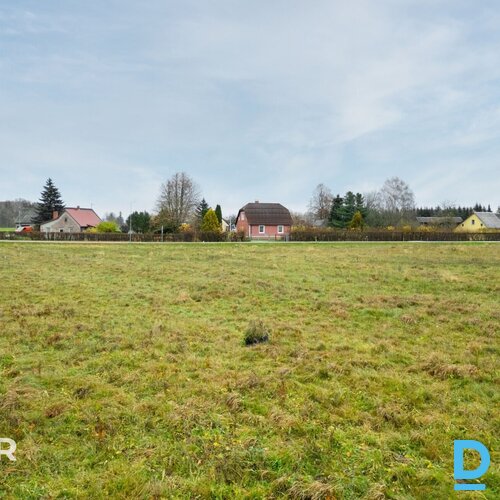 Pārdošanā 5430 m² zemes gabals privātai apbūvei Raganā.Zeme atrodas savrupmāju a