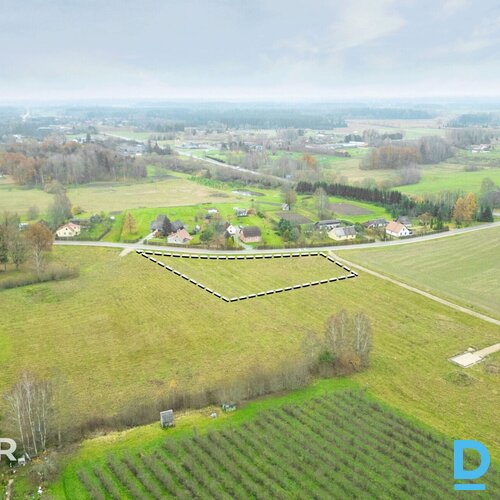 Pārdošanā 5430 m² zemes gabals privātai apbūvei Raganā.Zeme atrodas savrupmāju a