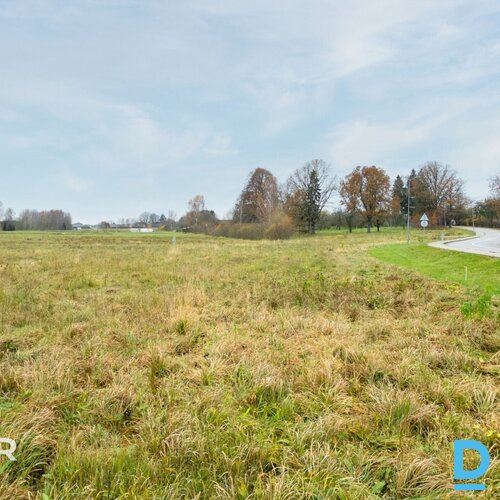 Pārdošanā 5430 m² zemes gabals privātai apbūvei Raganā.Zeme atrodas savrupmāju a