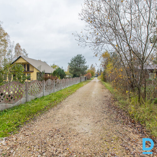 Īpašums 2217 m² platībā atrodasmierīgā, zaļā apkaimē ar ērtu piekļuviOlaines un 