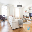 Продается элегантная, очень просторная 2-комнатная квартира в самом центре Риги.