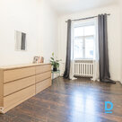 Продается просторная 3-комнатная квартира в центре Риги, в доме довоенной постро