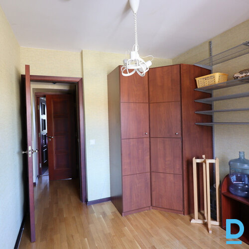 Pārdod dzīvokli Rīgas iela 18