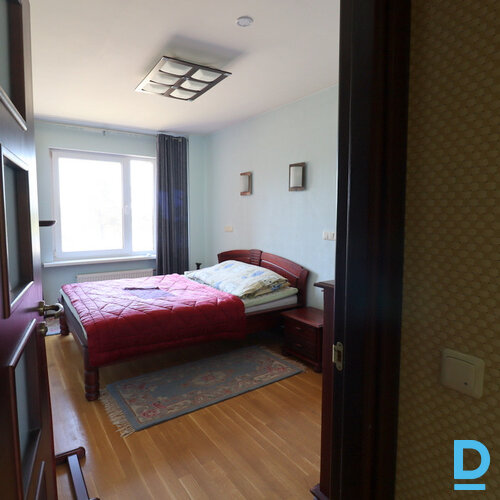 Pārdod dzīvokli Rīgas iela 18