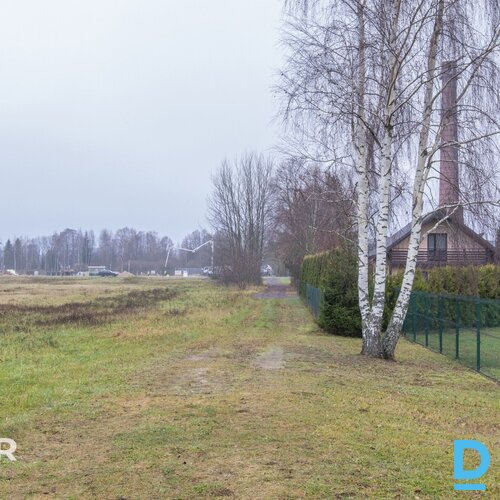 Pārdošanā 2827 m² zemes gabals privātai apbūvei netālu no Ādažu centra.Zeme atro