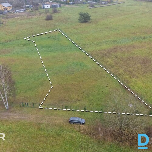 Pārdošanā 2827 m² zemes gabals privātai apbūvei netālu no Ādažu centra.Zeme atro