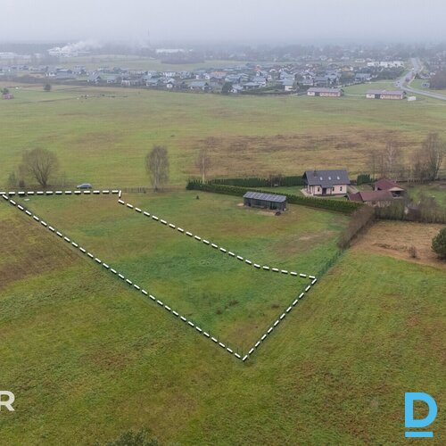 Pārdošanā 2827 m² zemes gabals privātai apbūvei netālu no Ādažu centra.Zeme atro