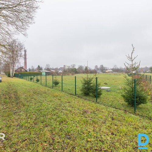 Pārdošanā 2827 m² zemes gabals privātai apbūvei netālu no Ādažu centra.Zeme atro