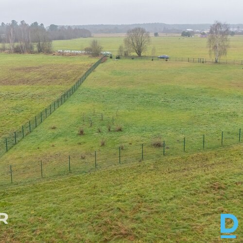 Pārdošanā 2827 m² zemes gabals privātai apbūvei netālu no Ādažu centra.Zeme atro