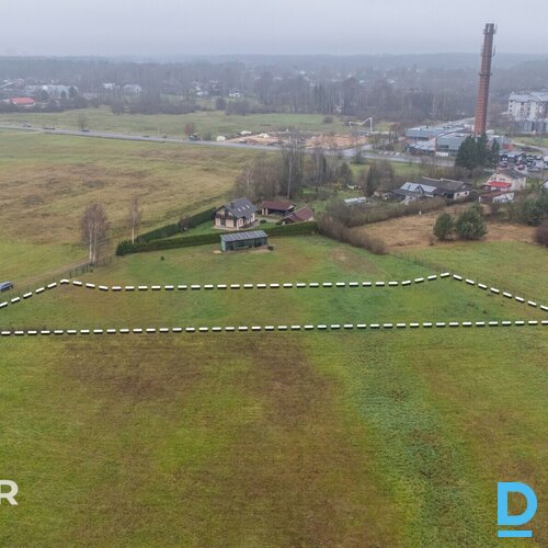 Pārdošanā 2827 m² zemes gabals privātai apbūvei netālu no Ādažu centra.Zeme atro