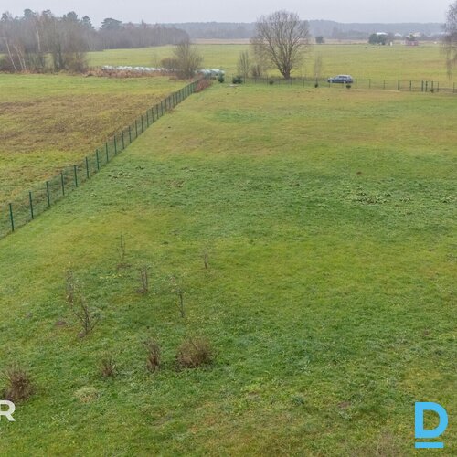 Pārdošanā 2827 m² zemes gabals privātai apbūvei netālu no Ādažu centra.Zeme atro