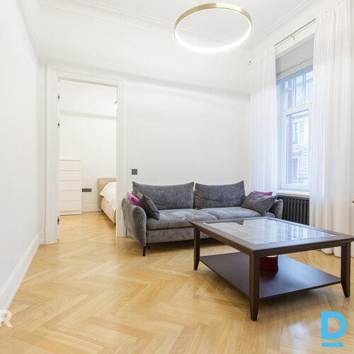 Pārdošanā elegants 2 istabu dzīvoklis greznā jūgendstila ēkā Rīgas centrā.Dzīvok Pārdošanā elegants 2 istabu dzīvoklis greznā jūgendstila ēkā Rīgas centrā.Dzīvok