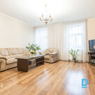 Продаётся уютная и просторная 3-комнатная квартира в доме довоенной постройки по