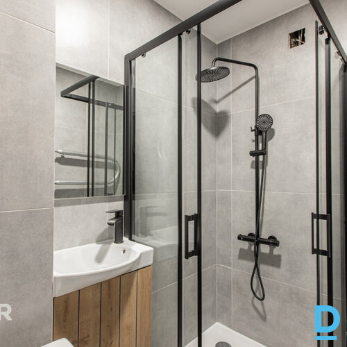 Dzīvoklis tikko pēc kapitalā remonta  Dzīvoklis atrodas Hruščova laika ēkas 4. s