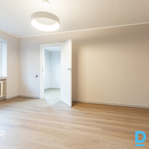 Dzīvoklis tikko pēc kapitalā remonta  Dzīvoklis atrodas Hruščova laika ēkas 4. s