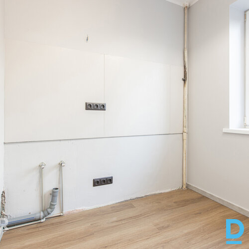 Dzīvoklis tikko pēc kapitalā remonta  Dzīvoklis atrodas Hruščova laika ēkas 4. s