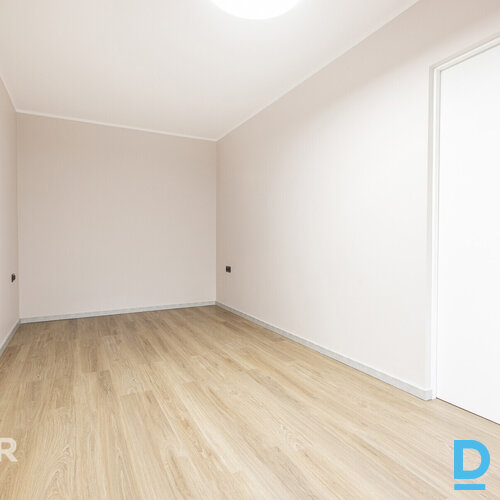 Dzīvoklis tikko pēc kapitalā remonta  Dzīvoklis atrodas Hruščova laika ēkas 4. s