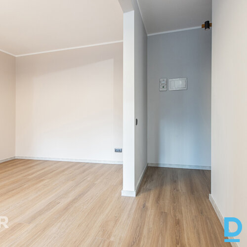 Dzīvoklis tikko pēc kapitalā remonta  Dzīvoklis atrodas Hruščova laika ēkas 4. s