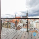 Превосходная квартира в историческом центре Риги с захватывающим видом на церковь Святого Петра и крыши Старой Риги