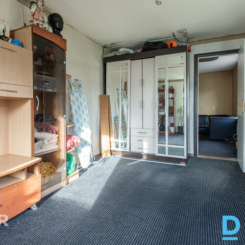 Pārdošanā divstāvu privātmāja ar palīgēku un plašu zemes gabalu Piņķos.Māja celt