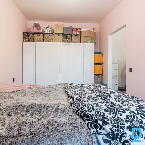 Pārdošanā pārdomāts, gaišs 2 istabu dzīvoklis Juglas apkaimē.Dzīvokļa plānojuma 