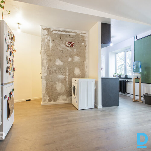 Pārdošanā pārdomāts, gaišs 2 istabu dzīvoklis Juglas apkaimē.Dzīvokļa plānojuma 