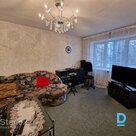 Lieliskā lokācijā ķieģeļu mājas trešajā stāvā tiek pārdots gaišs un silts vienistabas dzīvoklis