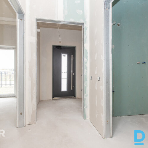 Plaša, augstvērtīga un tikko uzcelta rindu māja Dzidriņās.Māja ir celta un nodot