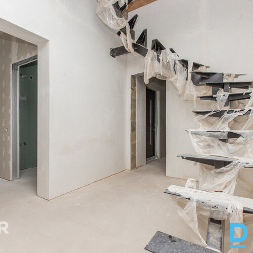 Plaša, augstvērtīga un tikko uzcelta rindu māja Dzidriņās.Māja ir celta un nodot