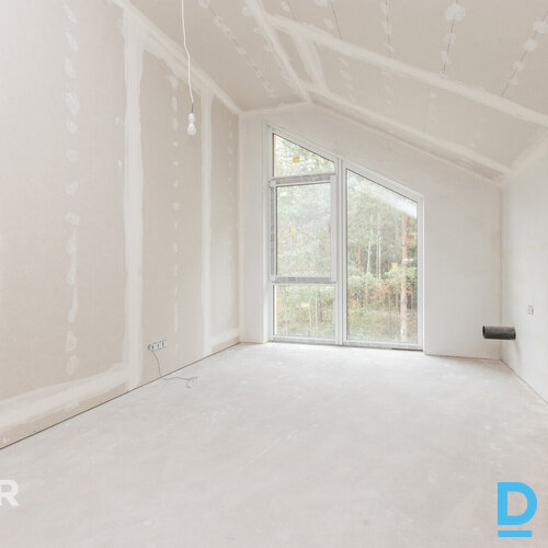 Plaša, augstvērtīga un tikko uzcelta rindu māja Dzidriņās.Māja ir celta un nodot