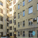 Продаётся светлая двухкомнатная квартира, подходящая для перепланировки, располо