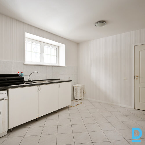 Pārdod māju Skuju 12