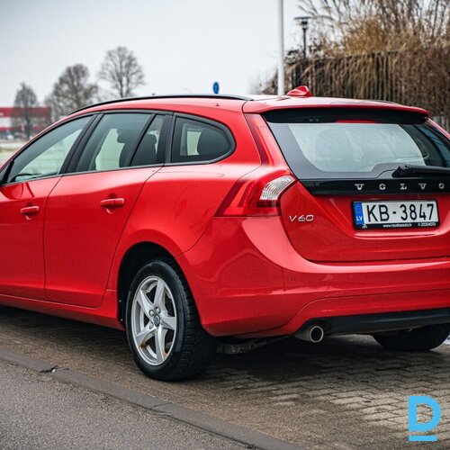 Pārdod Volvo V60 2.0d, 2015