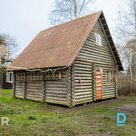 Pārdošanā plašs 3710 m² zemes gabals ar kompaktu koka guļbūvi Ogrē.Zeme atrodas 