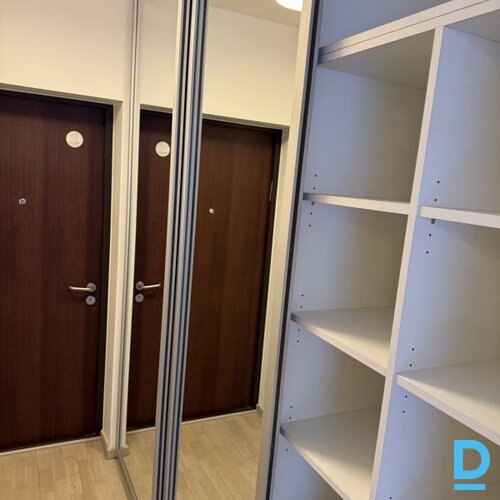 Izīrē dzīvokli H. Celmiņa 5