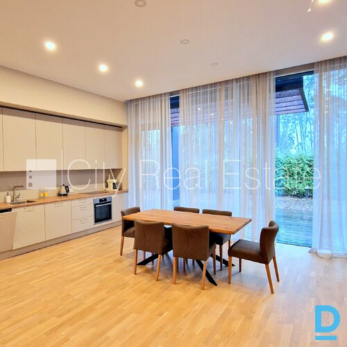 Pārdod māju Jūrmalā