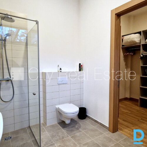 Pārdod māju Jūrmalā