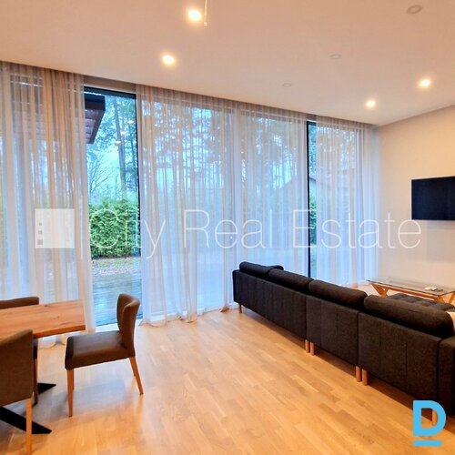 Pārdod māju Jūrmalā