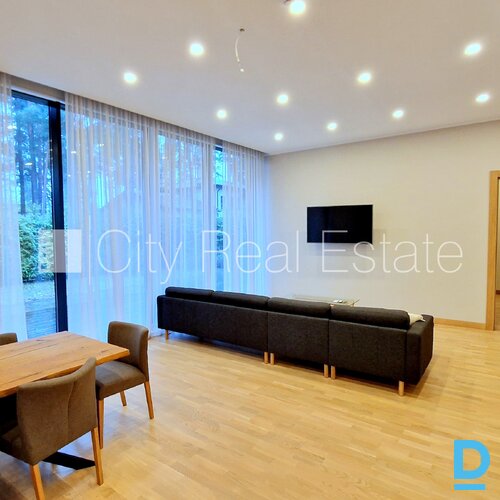 Pārdod māju Jūrmalā