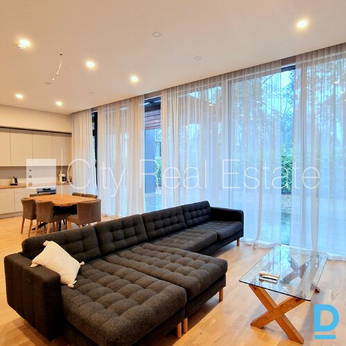 Pārdod māju Jūrmalā