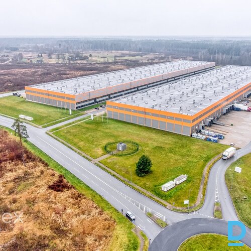 Noliktavas telpas loģistikas parkā netālu no Ķekavas apļa.