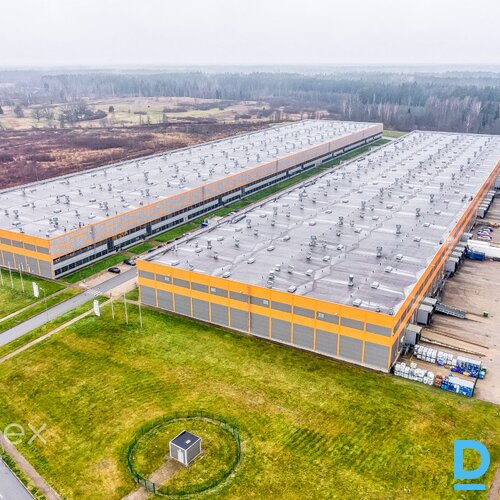 Noliktavas telpas loģistikas parkā netālu no Ķekavas apļa.